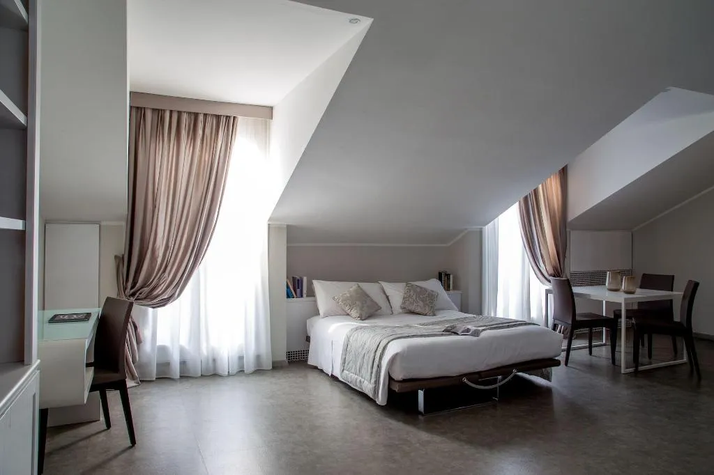 Room, Montenapoleone Suites, Milan