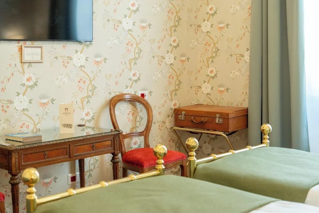 FAMILY ROOM WITH DOUBLE BED Room, Pendini, Florence