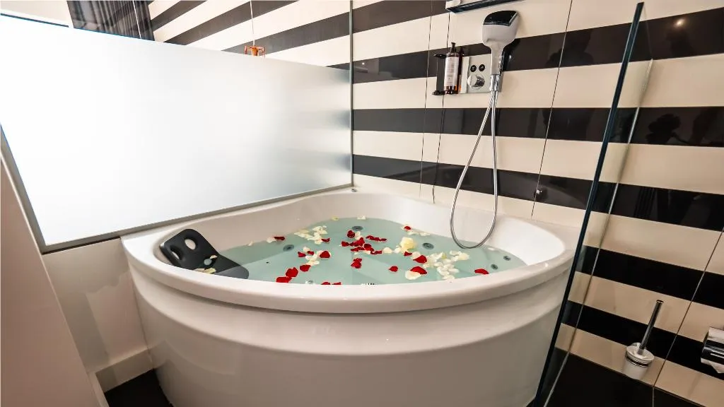SUITE ONE BED Room, Hills Hotel Lisboa, Lisbon