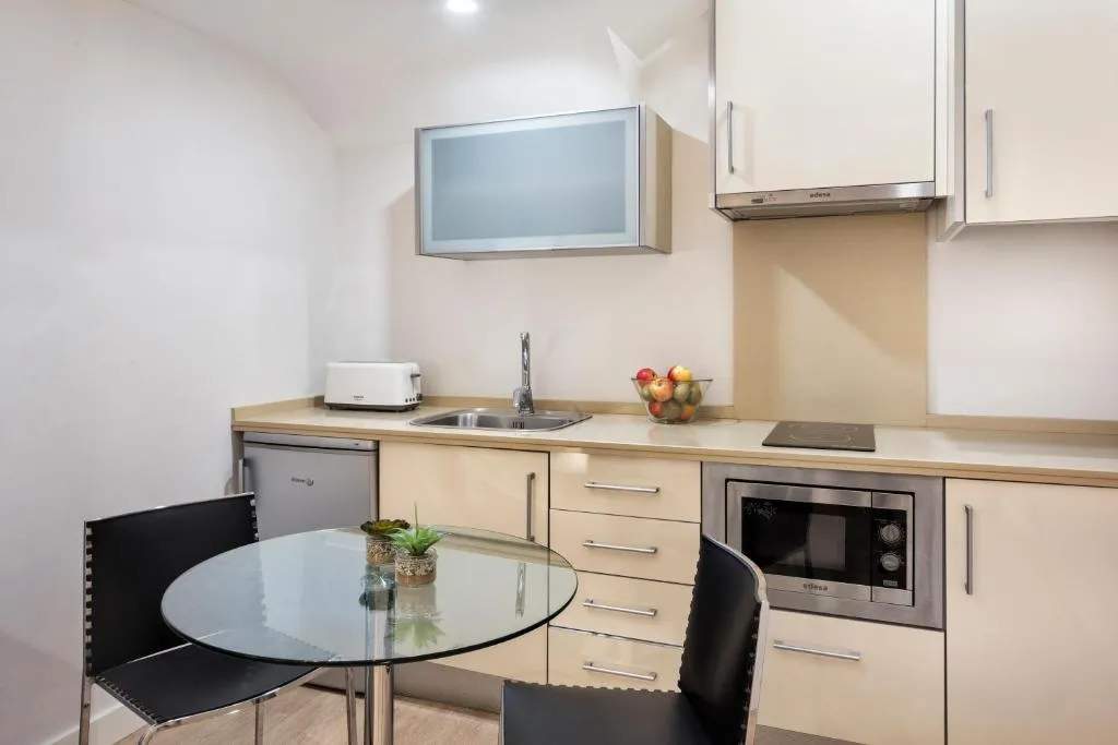 STUDIO CAPACITY 2 Room, Apartamentos Metrópolis Sevilla, Seville