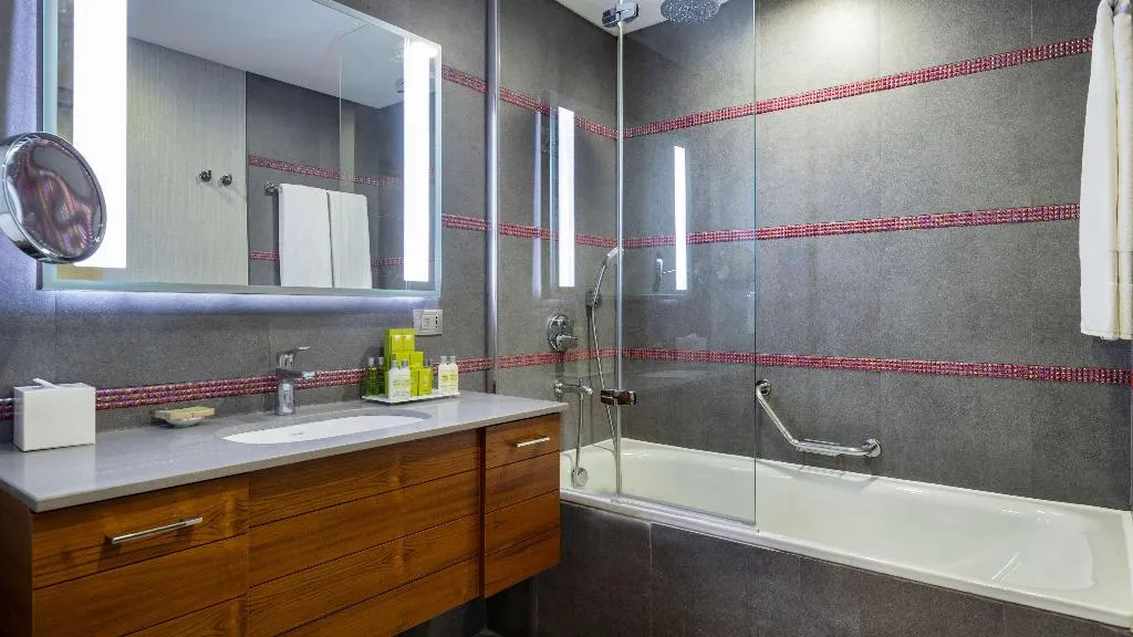 SUITE MARINA VIEW Room, DoubleTree by Hilton Kusadasi, Izmir