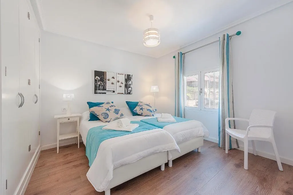 HOUSE TWO BEDROOMS WITH AIR CONDITIONING Room, Torre Playa, Majorca