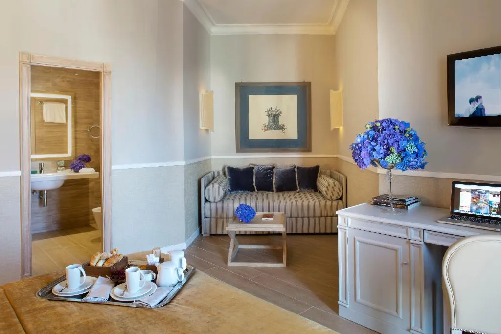 FAMILY ROOM STANDARD Room, Starhotels Terminus, Naples