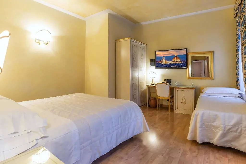 TRIPLE TWO BEDS Room, Alba Palace, Florence