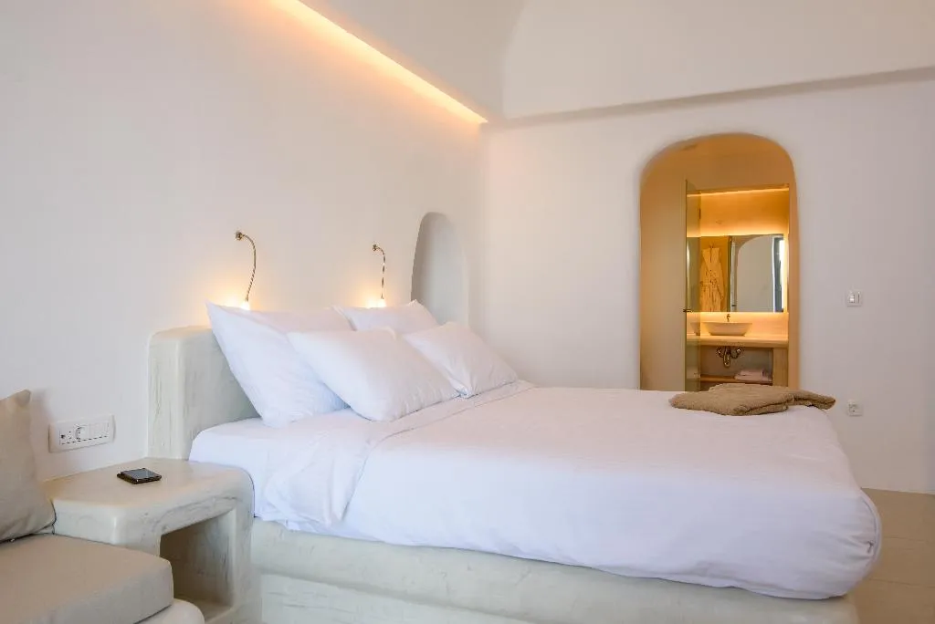SUITE DELUXE WITH VIEWS Room, On The Cliff, Santorini