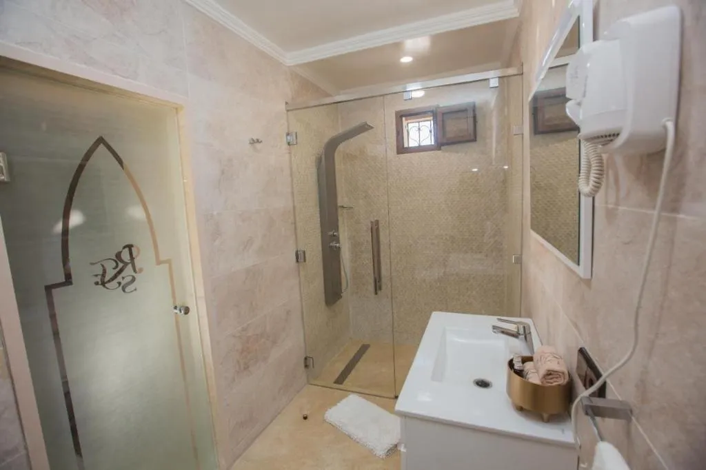 DOUBLE QUEEN SIZE BED Room, Riad Sebti Fès, Fez