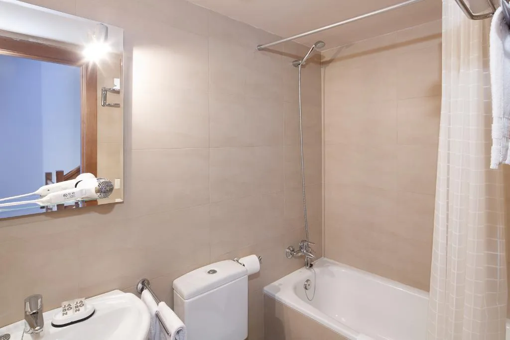 APARTMENT DUPLEX Room, Apartments Masella 1600  Turistics, Costa Brava