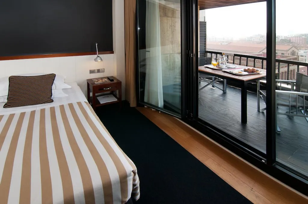 DOUBLE WITH BALCONY Room, U232, Barcelona