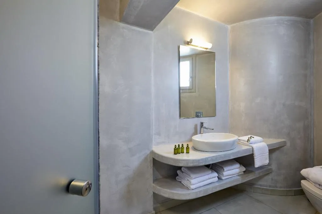JUNIOR SUITE WITH DOUBLE BED Room, Aperanto Suites, Santorini