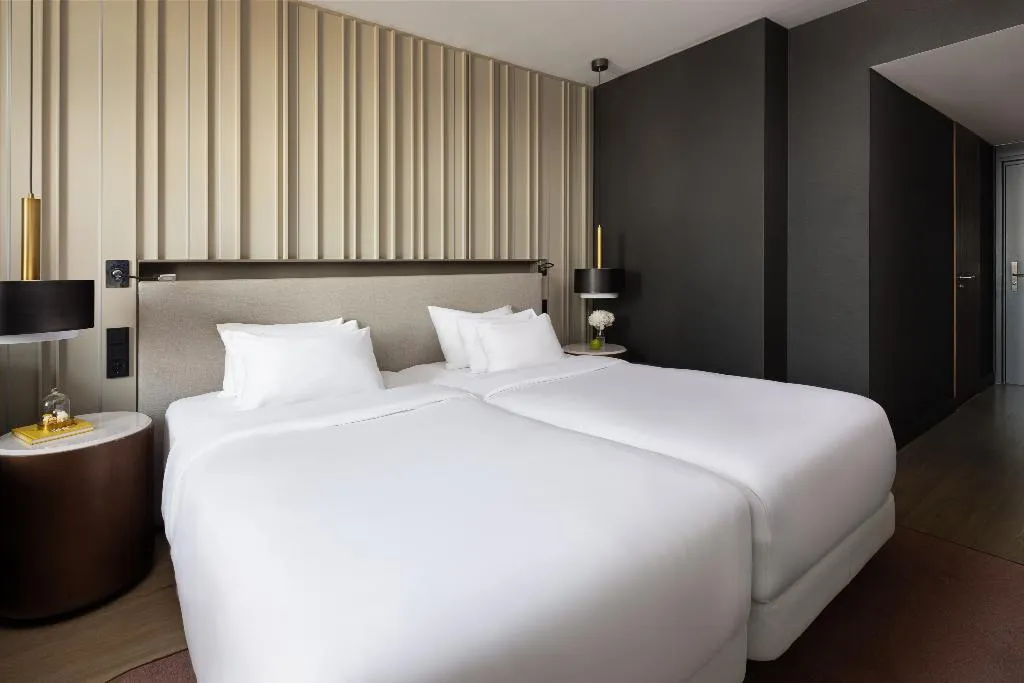 DOUBLE PREMIUM Room, NH Collection Amsterdam Flower Market, Amsterdam