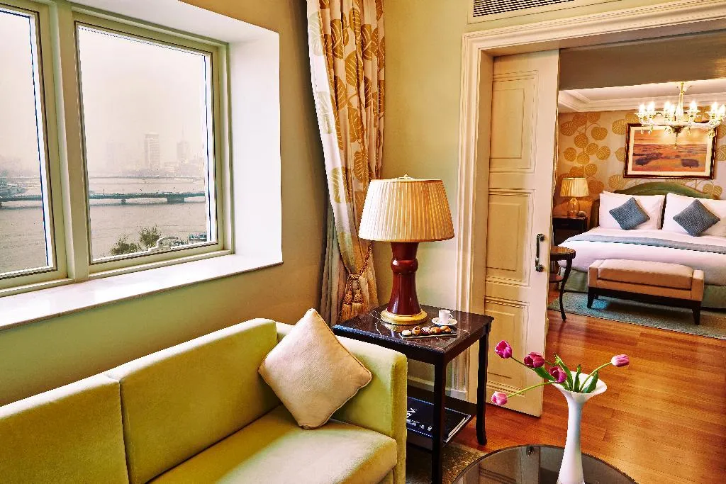 JUNIOR SUITE WITH VIEWS Room, Kempinski Nile Hotel Garden City Cairo, Cairo