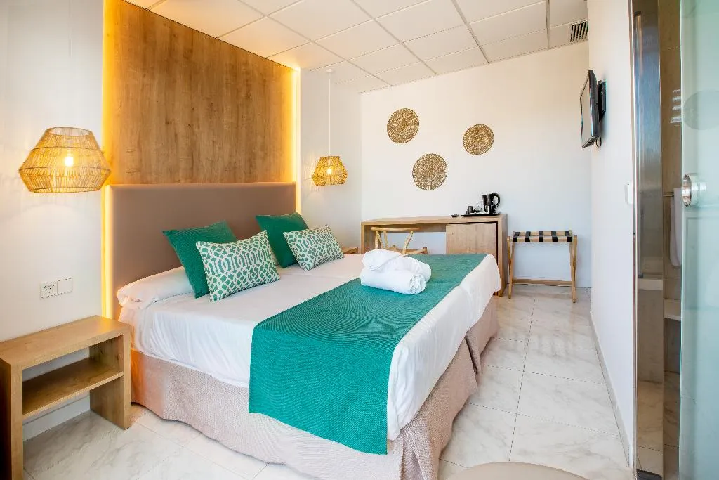 Double or Twin SUPERIOR SIDE SEA VIEW Room, Bahia de Alcudia Hotel & Spa, Majorca