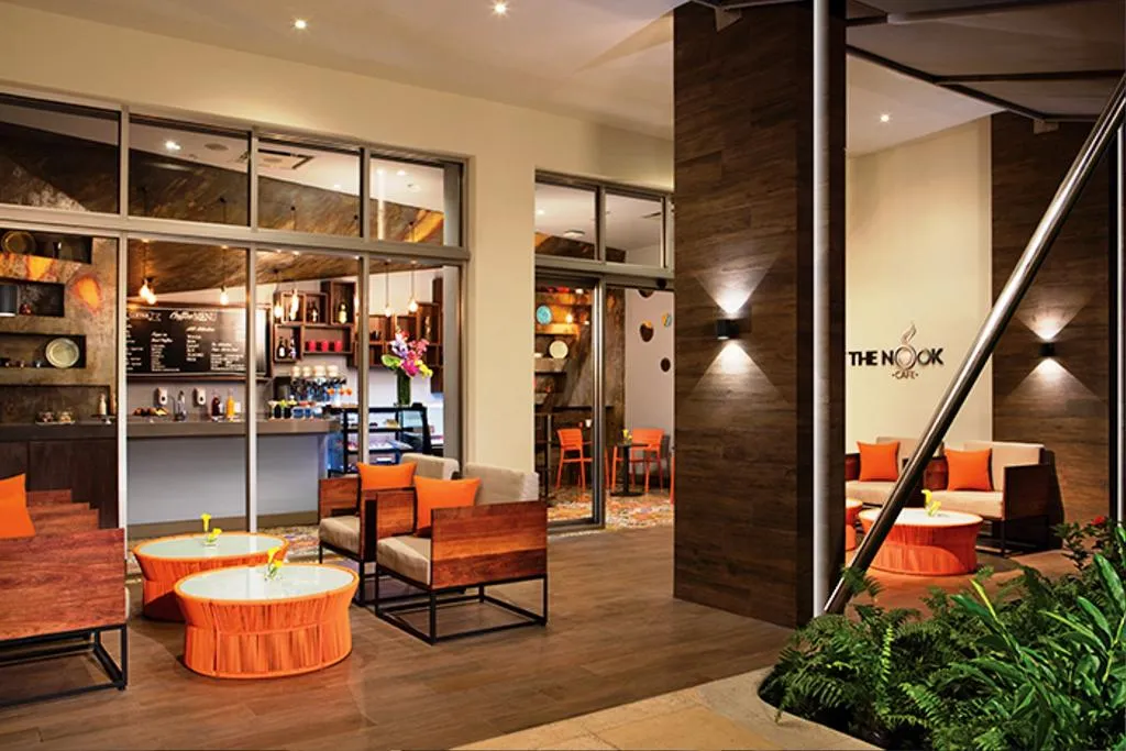 Bar, Breathless Riviera Cancun Resort and Spa, Cancun Area