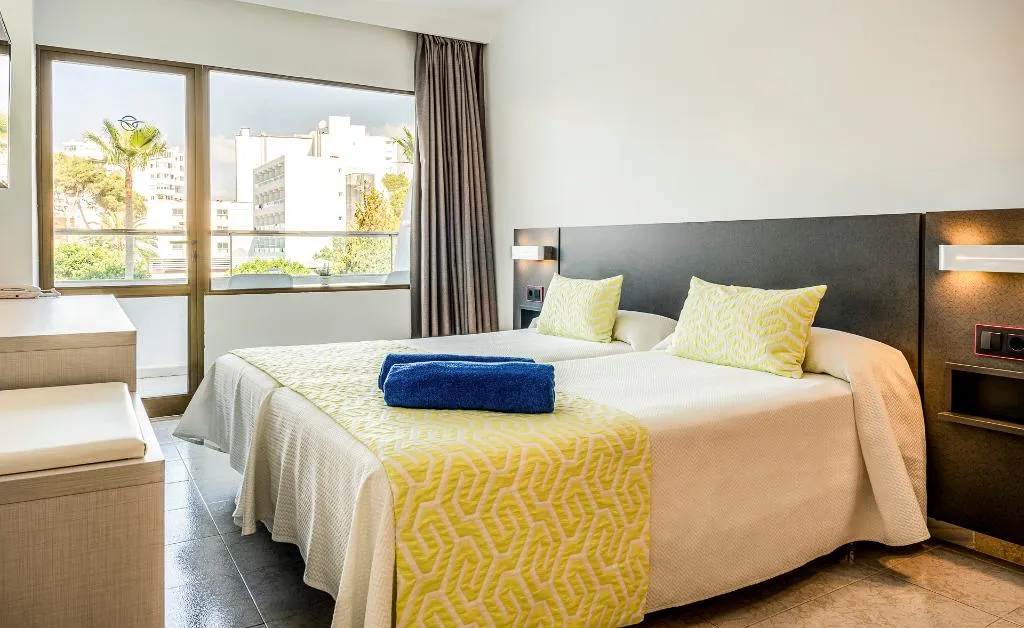 Room, Globales Torrenova Adults Only +16, Majorca