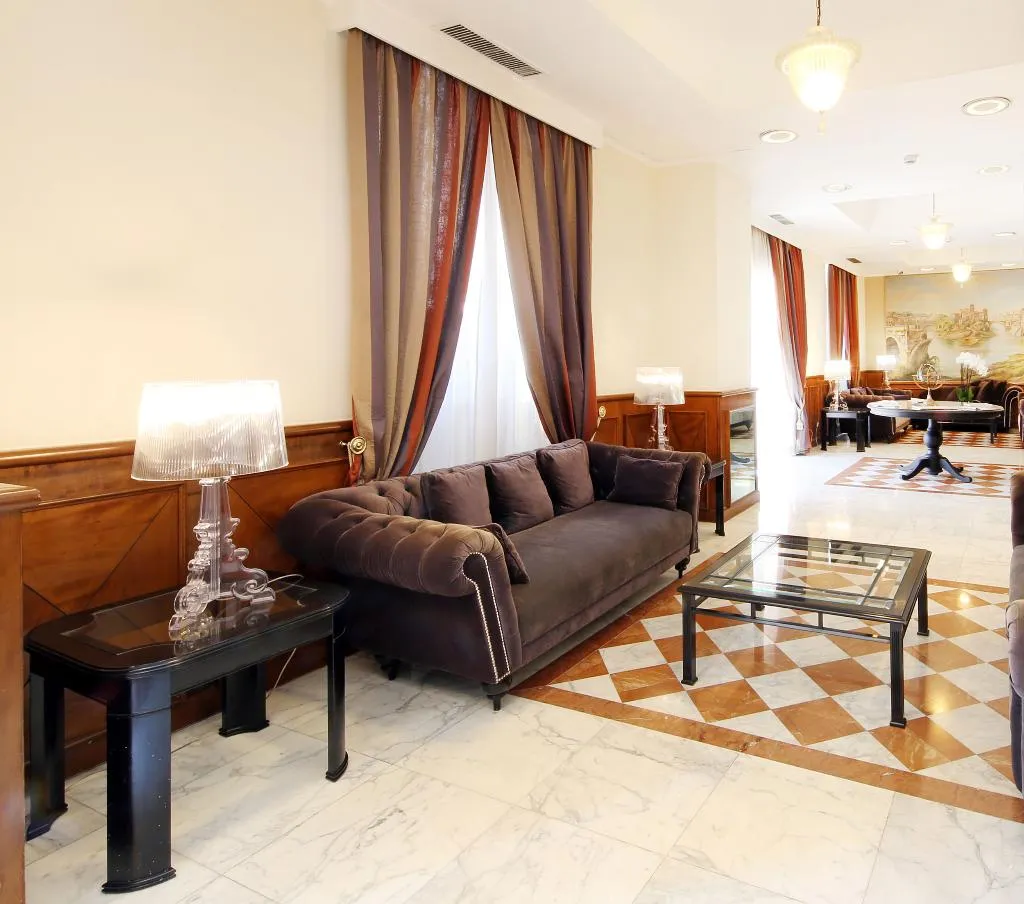 Lobby, Traiano, Rome