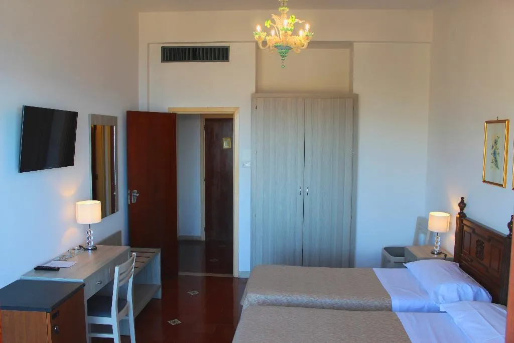Double or Twin STANDARD Room, Mediterranee Hotel, Taormina