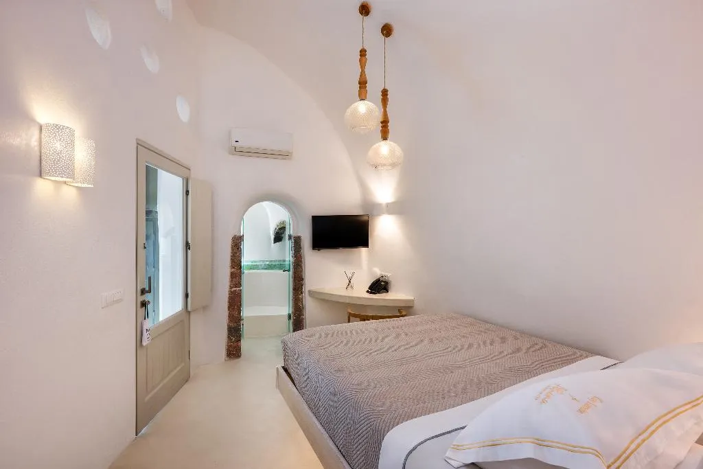 SUITE WITH JACUZZI Room, Athina Luxury Suites, Santorini