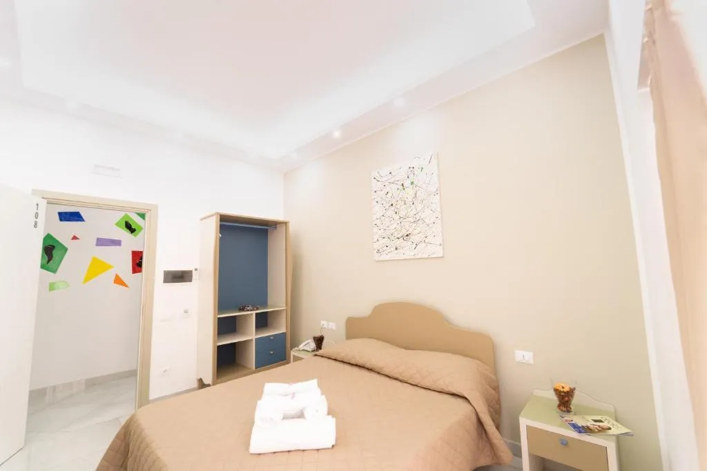DOUBLE SUPERIOR KING BED Room, Royal Art House H Duomo (Albergo diffuso), Naples