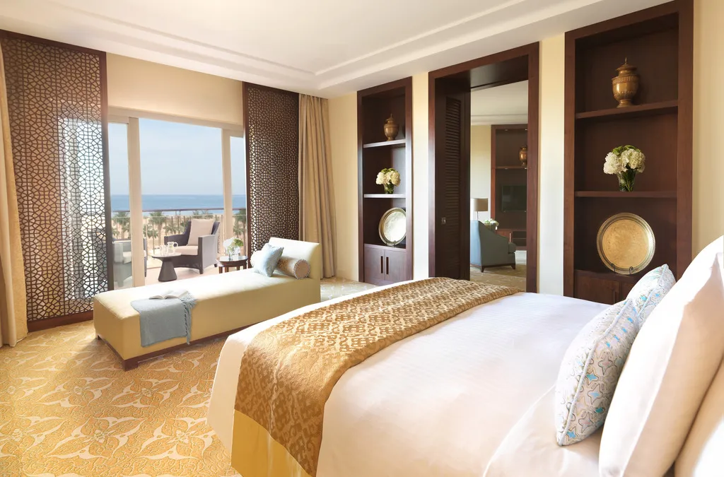 SUITE CLUB Room, The Ritz-Carlton, Dubai, Dubai