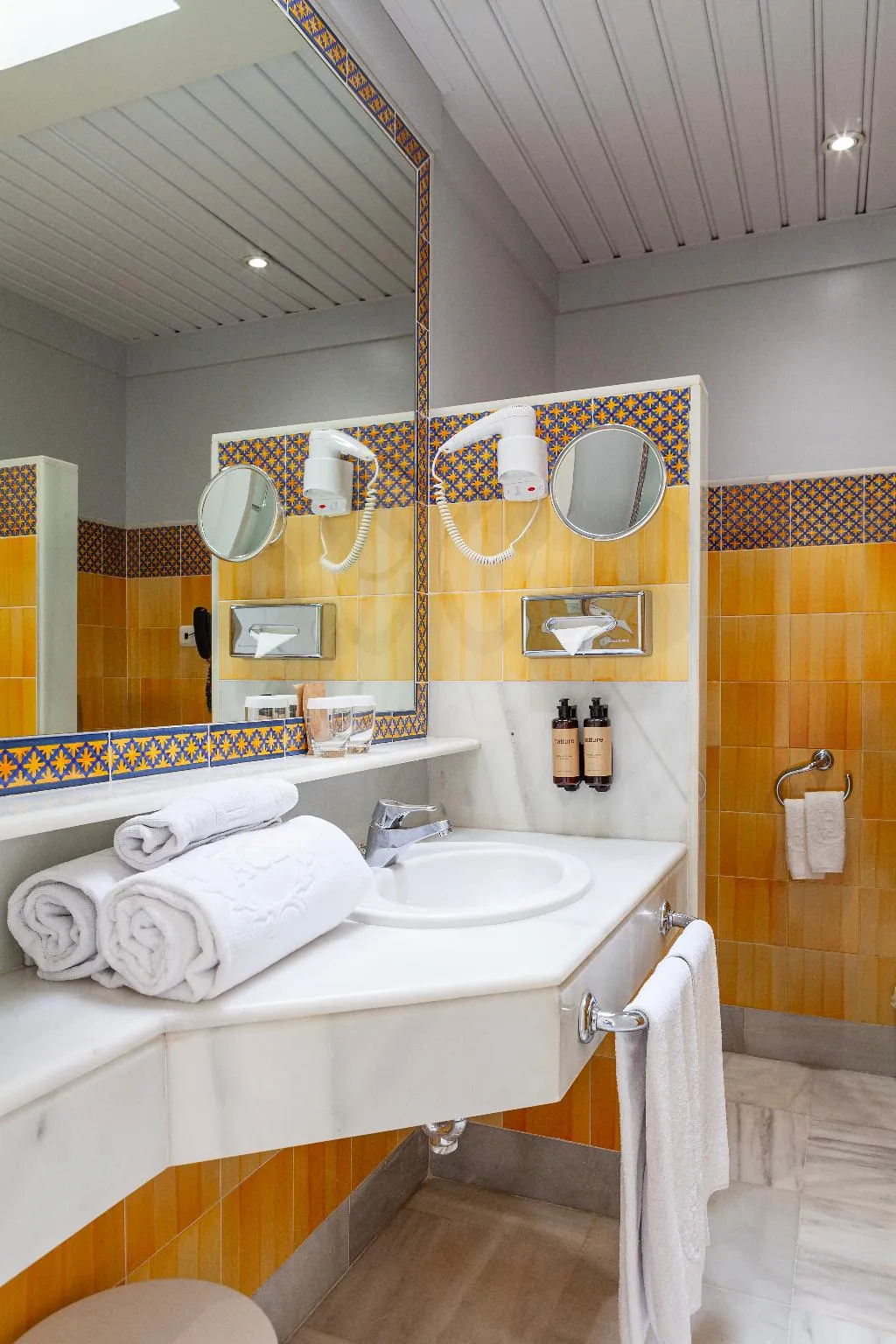 Room, Duque de Najera, Costa De La Luz