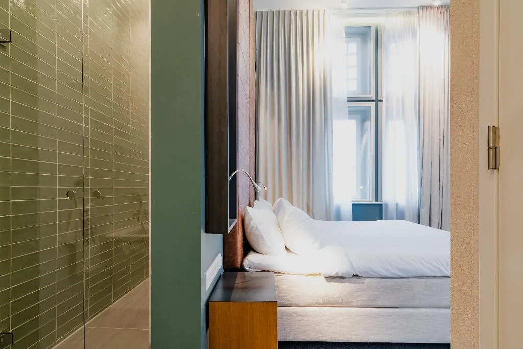 JUNIOR SUITE STANDARD Room, Hotel De Hallen, Amsterdam