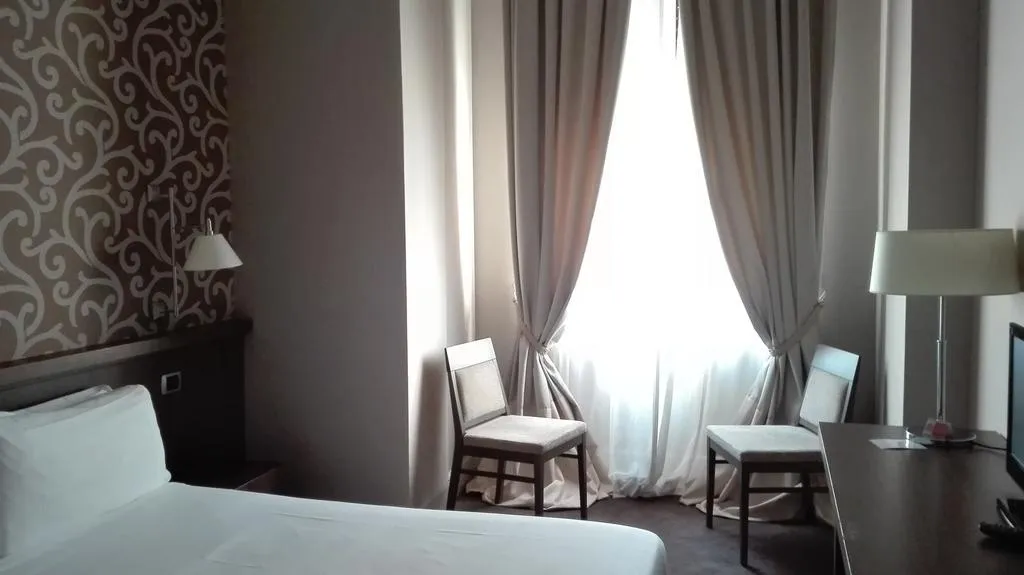 SINGLE DELUXE Room, Villa Torlonia Hotel, Rome
