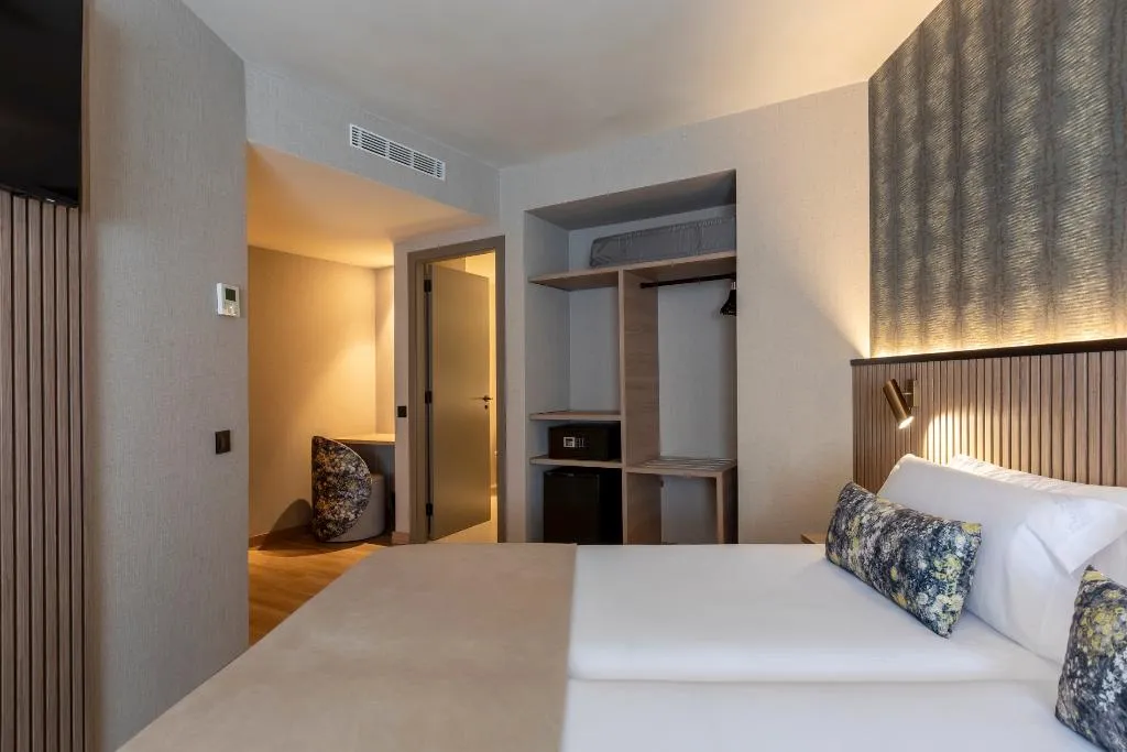 Double or Twin SUPERIOR Room, Acta Piramides, Madrid