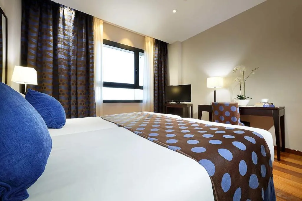 TRIPLE SUPERIOR Room, Eurostars Gran Valencia, Valencia