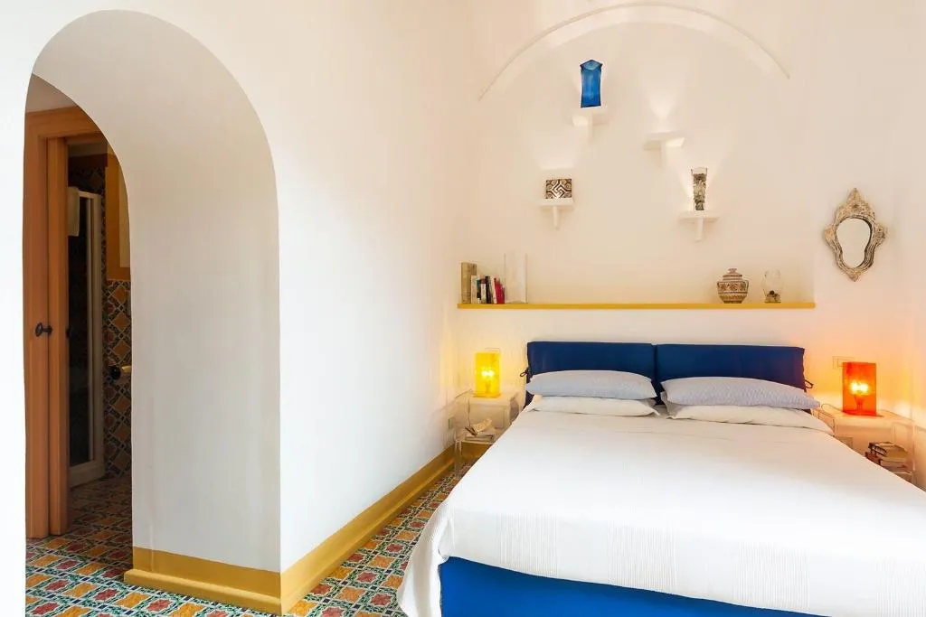 Room, Casa Astarita, Naples