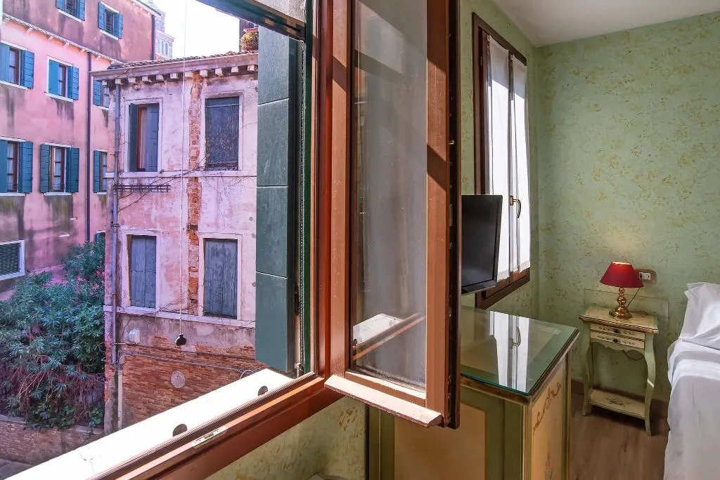 JUNIOR SUITE QUEEN SIZE BED Room, La Fenice et des Artistes, Venice