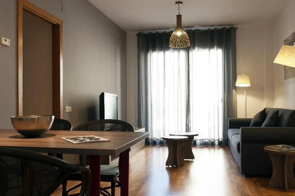 APARTMENT TWO BEDROOMS Room, MH Apartments Gracia, Barcelona
