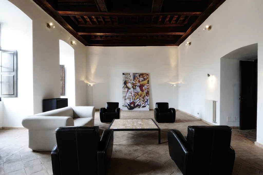 Lobby, Palazzo Piccolomini, Perugia