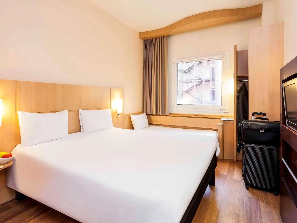 TRIPLE STANDARD Room, Ibis Madrid Calle Alcala, Madrid