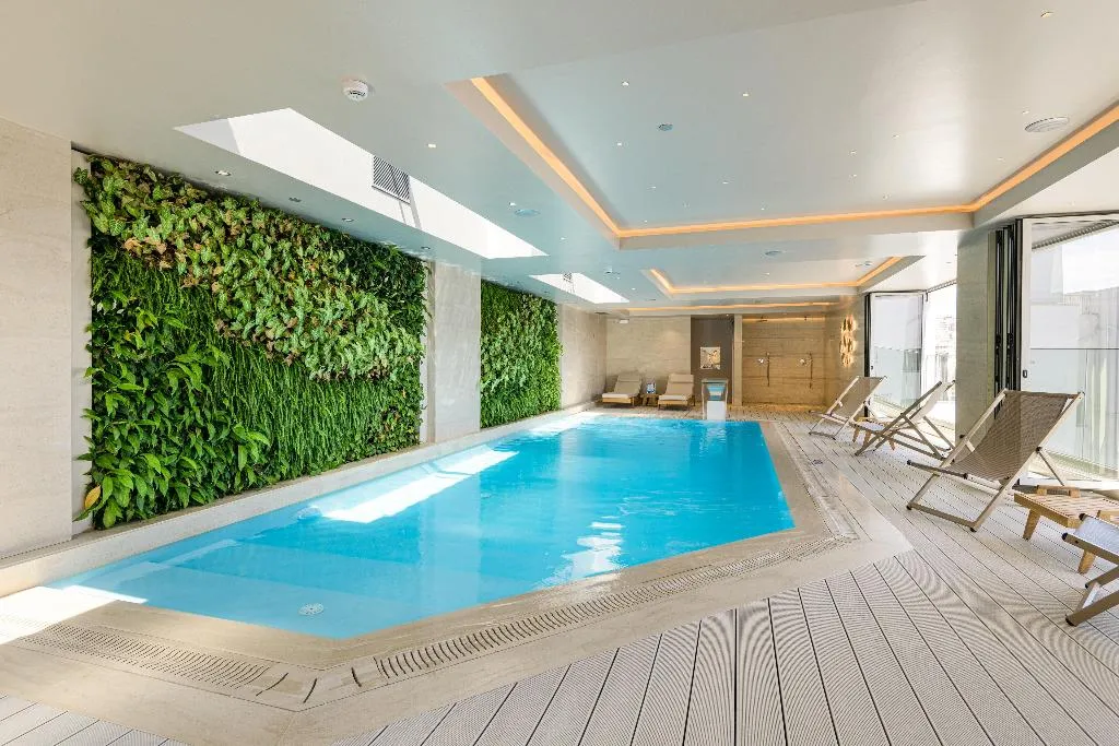 Pool, Holiday Inn Thessaloniki, Halkidiki