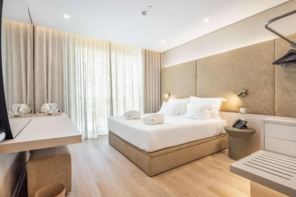 Room, Castelo Suites Hotel, Algarve