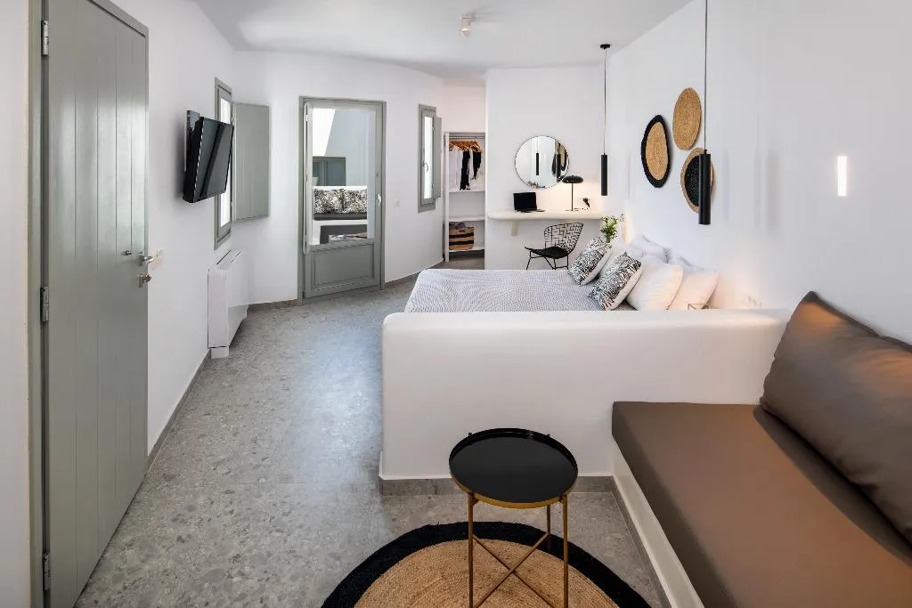 SUITE DELUXE SEA VIEW WITH BALCONY Room, Seven Suites, Santorini