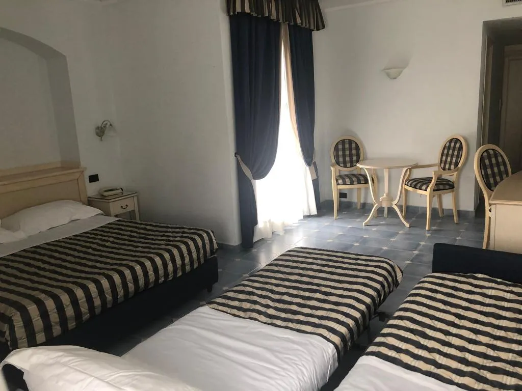 QUADRUPLE CLASSIC Room, Baia dei Mulini Resort & Spa, Palermo