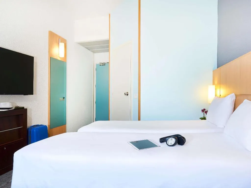 TWIN STANDARD Room, Ibis Como, Milan