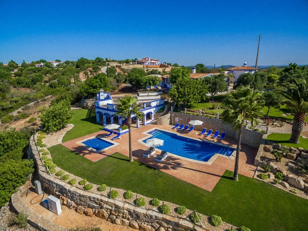VILLA FIVE BEDROOMS TWO BATHROOMS Room, Shantivillas, Algarve