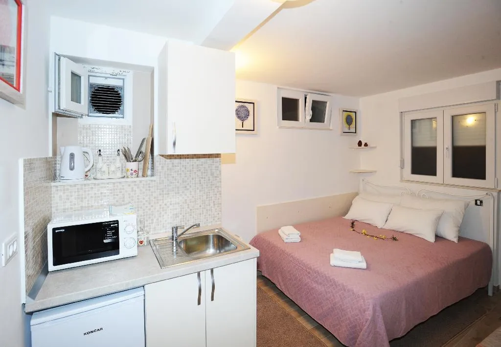 STUDIO WITH TERRACE Room, Nika Family Apartments, Dubrovnik