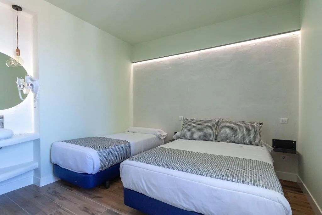 Room, Hostal Charlotte, Madrid