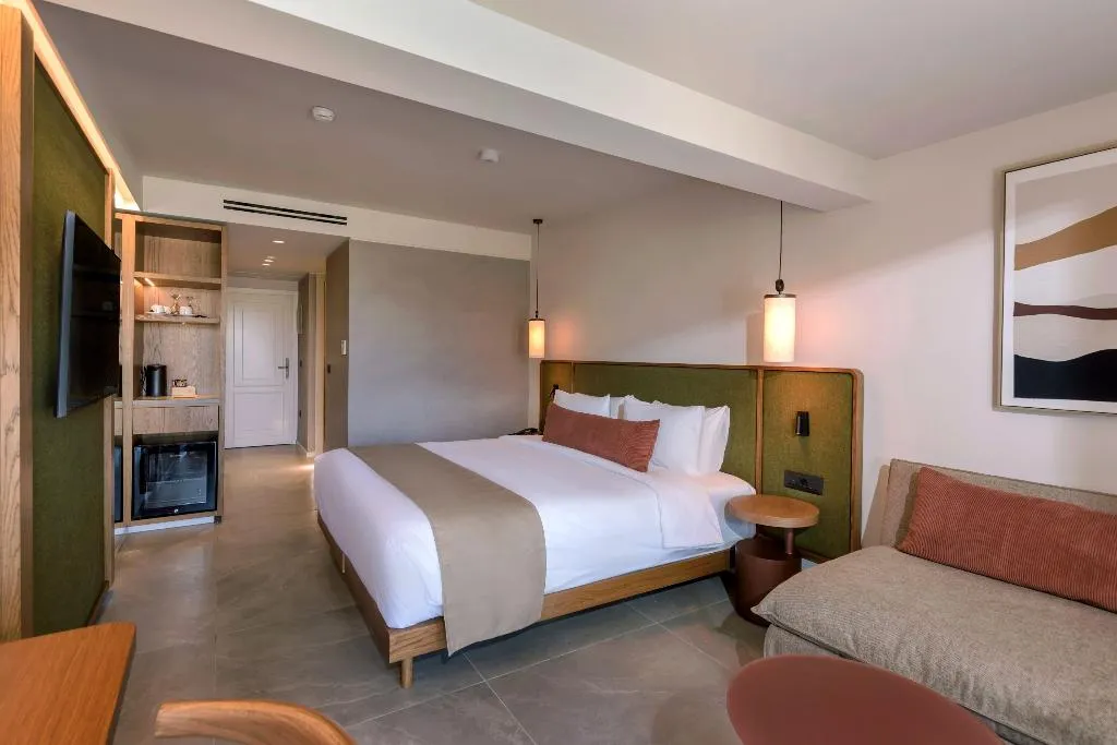 JUNIOR SUITE GARDEN VIEW Room, Blue Sea Beach Affiliated by Melia, Crete