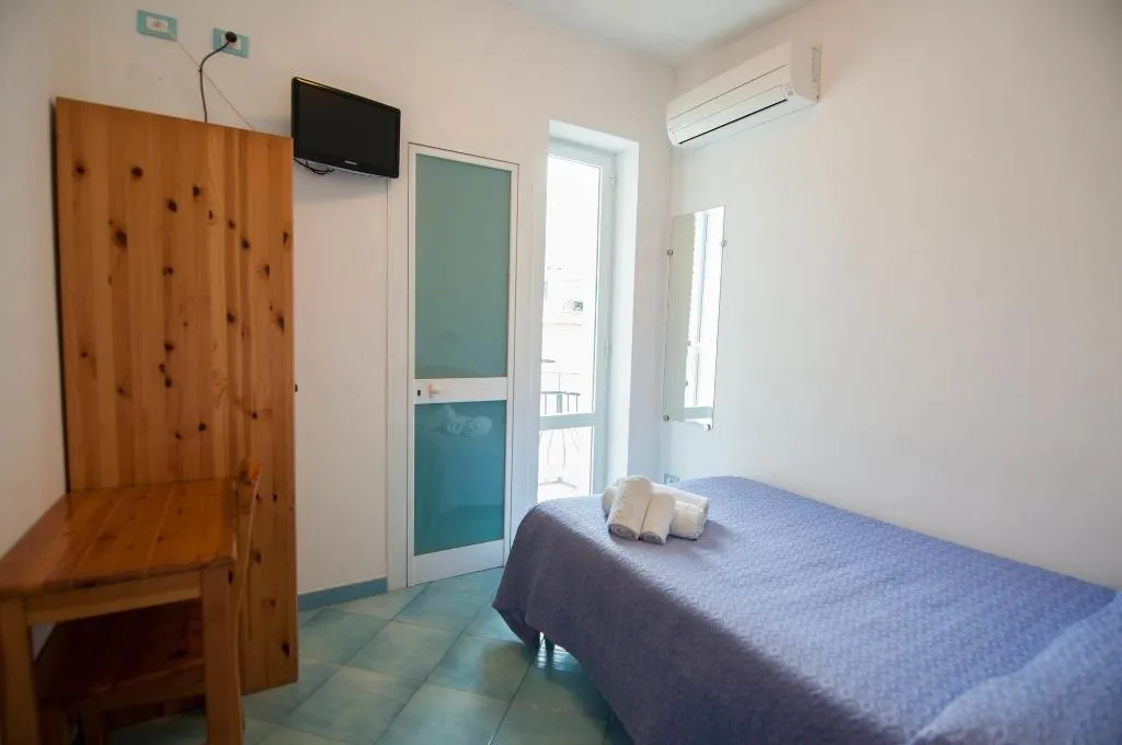 Room, Albergo Macrì, Naples