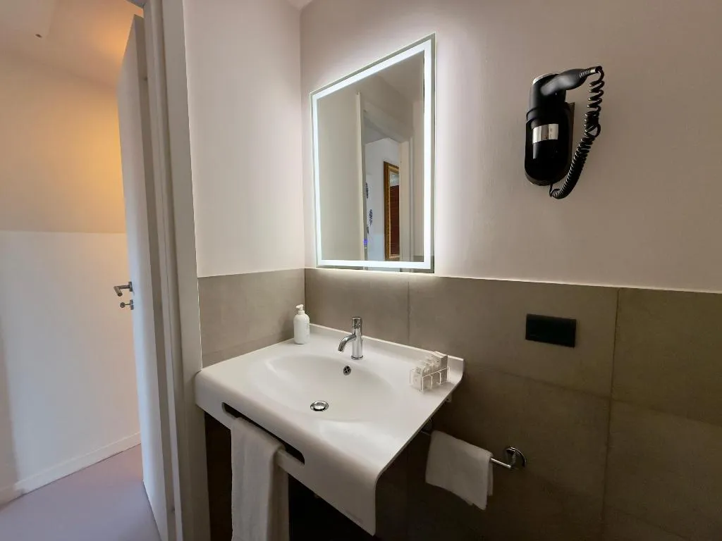 Double or Twin STANDARD Room, Hotel Europa, Milan