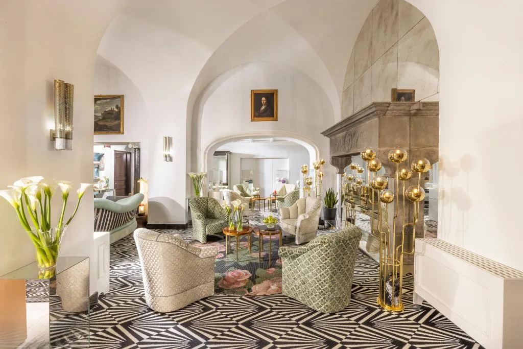 Lobby, Punta Tragara, Naples