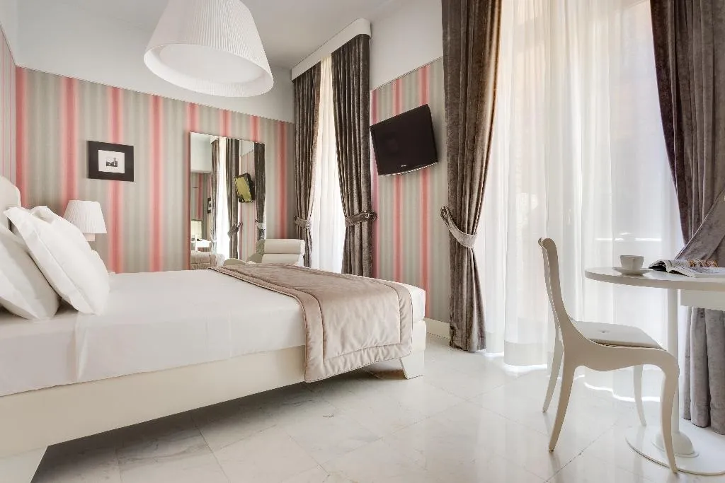DOUBLE SUPERIOR Room, Grand Hotel Palace Rome, Rome