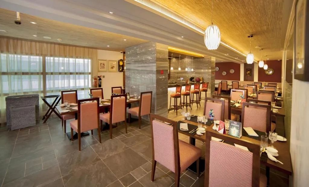 Bar, Raviz Center Point Hotel, Dubai