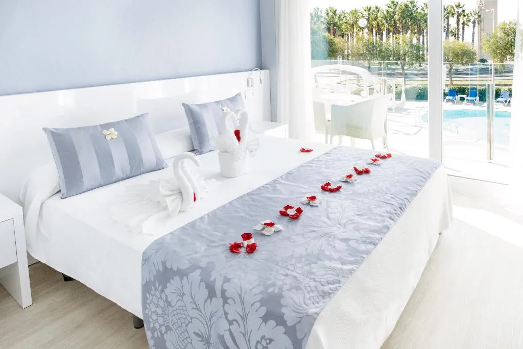 DOUBLE PARTIAL OCEAN VIEW ONE BEDROOM Room, Masd Mediterraneo, Barcelona