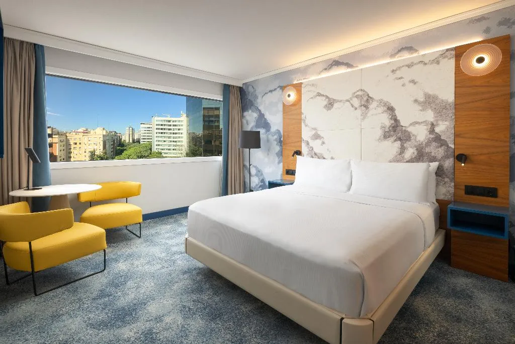 DOUBLE GUEST ROOM KING BED Room, Hilton Barcelona, Barcelona