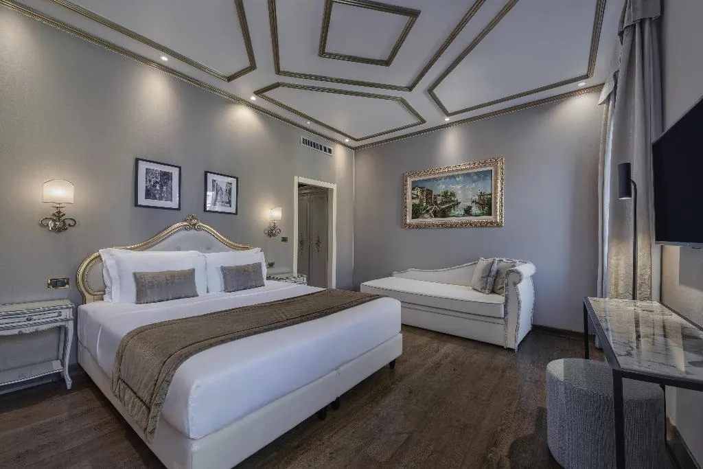 Room QUEEN SIZE BED Room, Hotel Olimpia Venice, BW Signature Collection, Venice